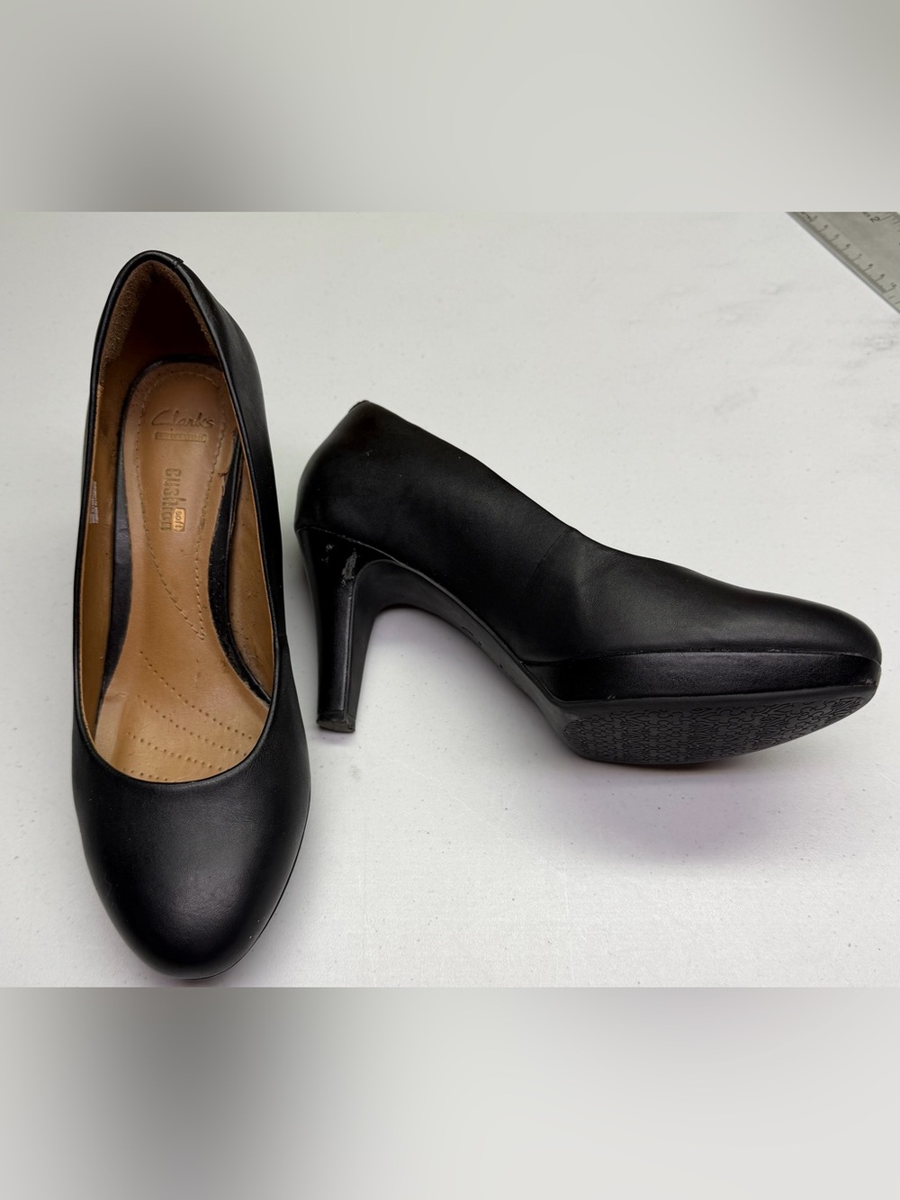 Clarks Soft Cushion Black Platform Pump Classic Heel Size 7.5 M Fall Sale